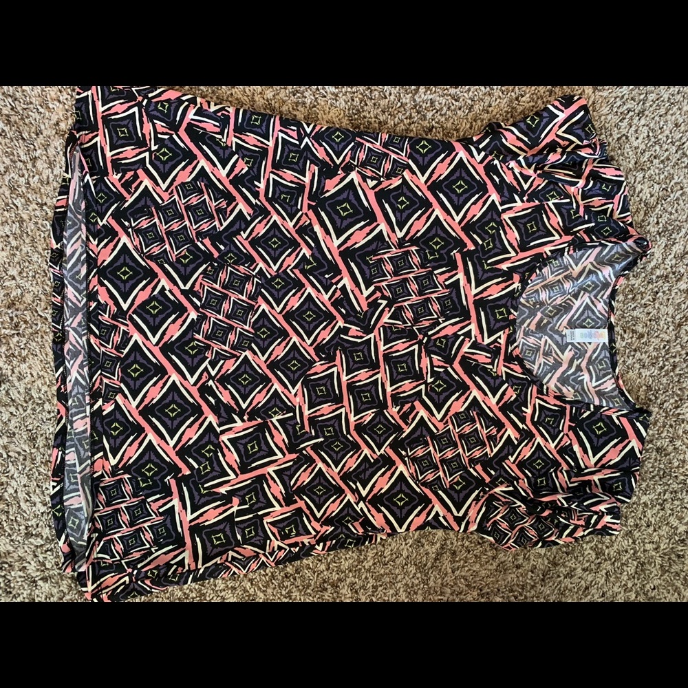 EUC Large LuLaRoe classic T